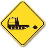 panneau d’avertissement de damage indiquant la présence de dameuses actives sur les pistes de la montagne du mont tremblant