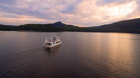 Cruise on Lac Tremblant