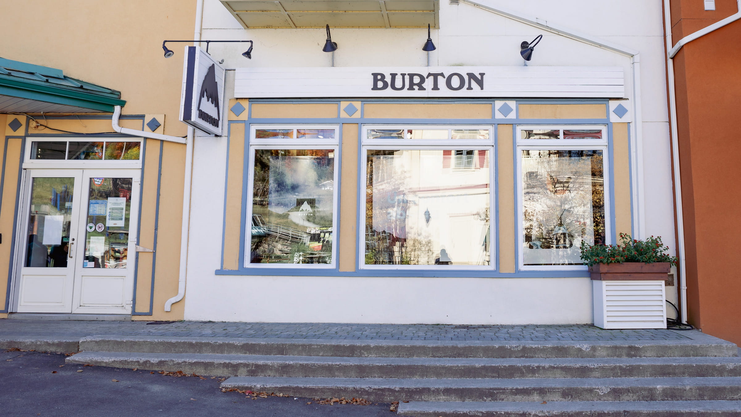 Burton Tremblant Clothing and sporting goods